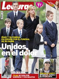 Iñaki y su familia en España por el funeral de su padre